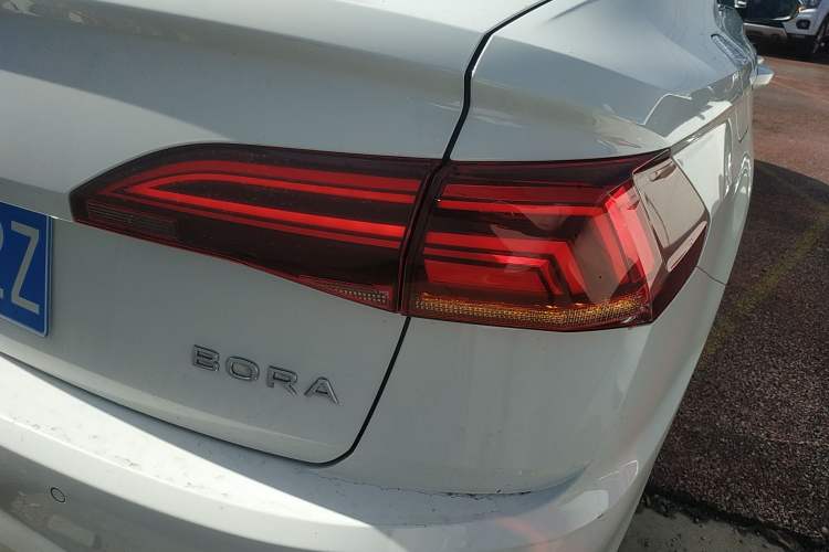 Used Volkswagen Bora 2021 1.5L Automatic Comfort Smart Connect Edition Right Rear Taillight