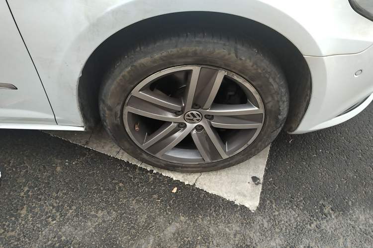 Used Volkswagen FAW-Volkswagen CC 2013 1.8TSI Luxury Model Right Front Wheel Hub