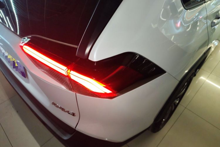 Used Toyota RAV4 2023 2.0L CVT Two-Wheel Drive Fashion Plus Edition
