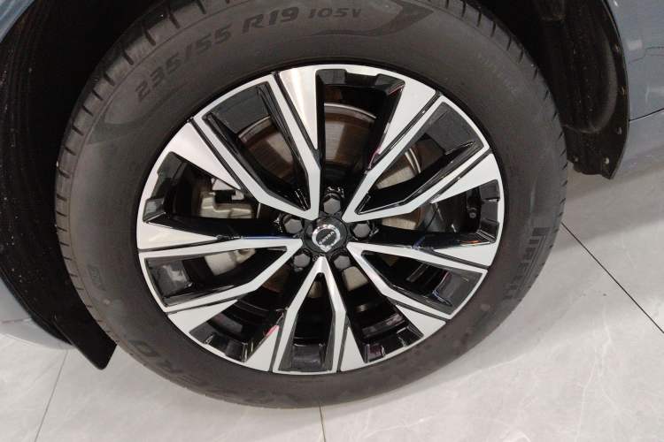 Used Volvo XC60 2024 B5 4x4 Smart Luxury Edition