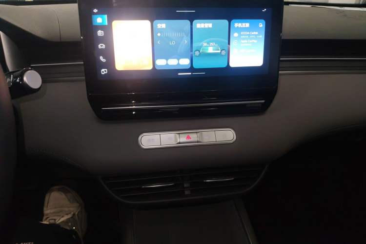 Used Roewe D6 2025 450 km Premium Edition Audio And AC Panel