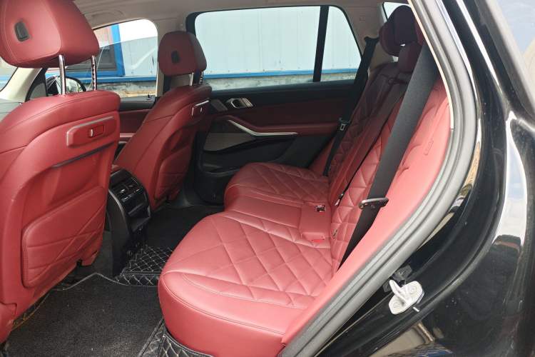 Used BMW X5 2023 xDrive 30Li Luxury M Sport Package
