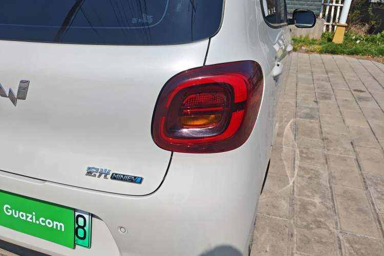 Used Wuling Hongguang MINIEV 2025 Four-Door Version Advanced Edition Right Rear Taillight