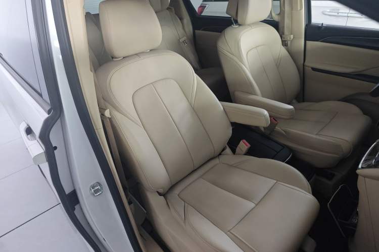 Used Buick GL8 2023 ES Lu Zun Deluxe Model
