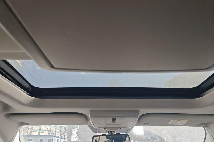 Used Dodge Journey 2013 2.4L Two-Wheel Drive Luxury Version