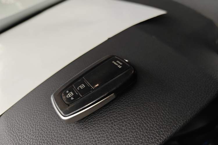 Used Toyota RAV4 2020 Dual-Engine 2.5L E-CVT 4x4 Elite PLUS Edition Vehicle Key