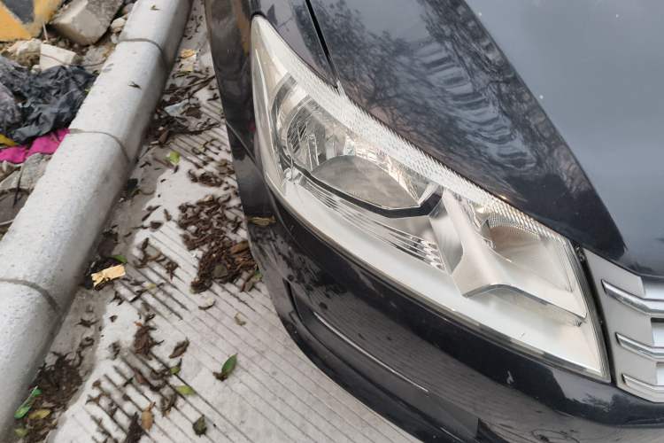 Used Volkswagen Santana 2013 1.6L Manual Comfort Edition Right Front Headlight