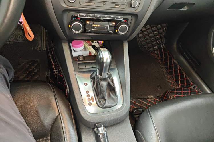 Used Volkswagen Sagitar 2012 1.4TSI Automatic Luxury Edition
