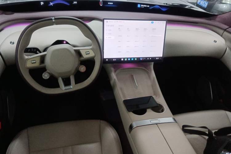 Used Xiaomi Auto YU7 2025 Ultra-Long Range High-Performance All-Wheel-Drive Max Edition Center Console