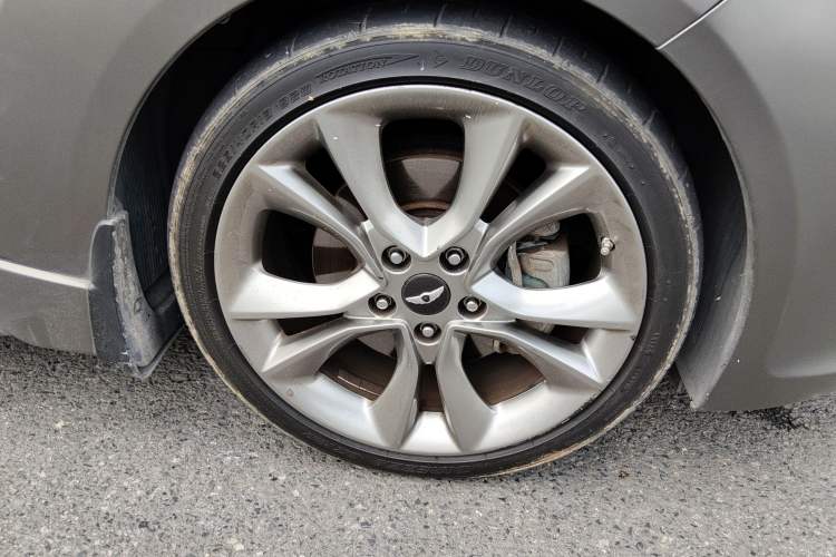 Used Hyundai Veloster 2015 1.6T Automatic Luxury Edition Right Front Wheel Hub