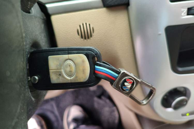 Used Buick Excelle 2013 1.5L Automatic Classic Model Interior 1