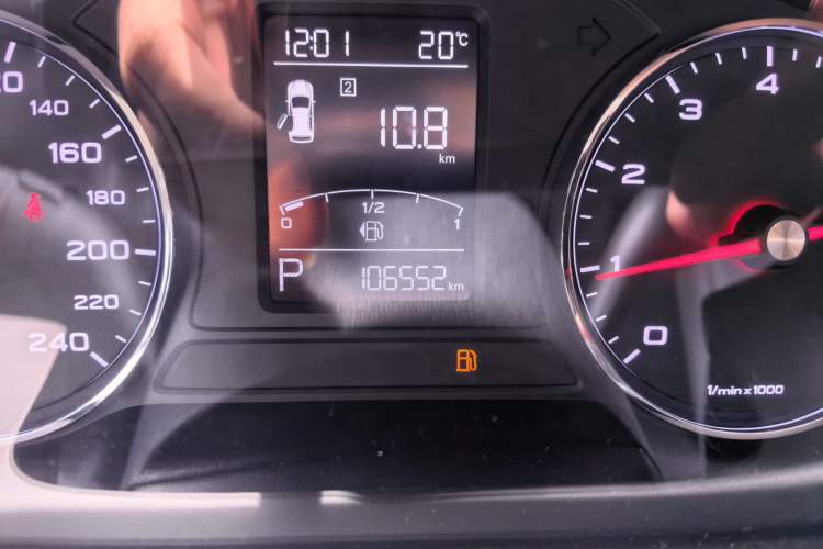 Used Roewe RX5 2016 20T Two-Wheel Drive Automatic Internet Smart Edition Odometer Close Up