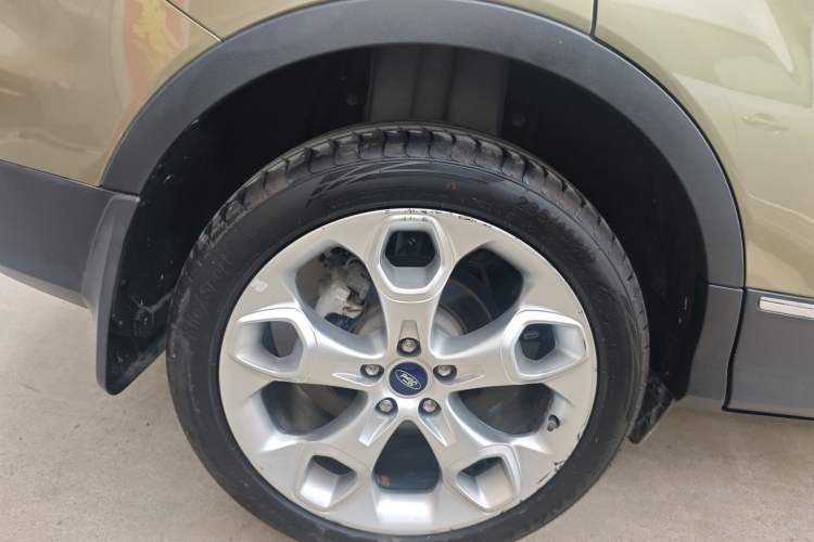 Used Ford Kuga 2015 2.0L GTDi Four-Wheel-Drive Sport Model Right Rear Wheel Hub