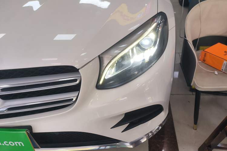 Used Mercedes-Benz GLC 2018 Facelift GLC 260 4MATIC Luxury Edition
