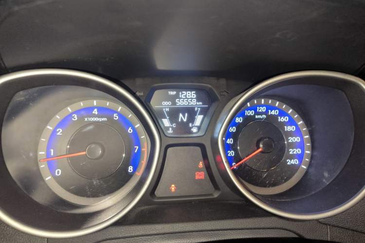 Used Hyundai Elantra (5th Generation / Langdong) 2016 1.6L Automatic Smart Version
