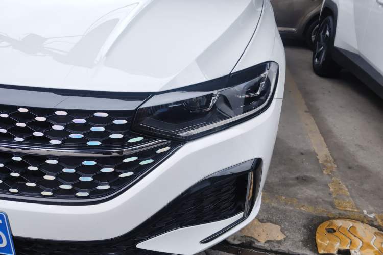 Used Volkswagen Lavida 2024 1.5L Automatic Starry Sky 5 Million Edition Left Front Headlight