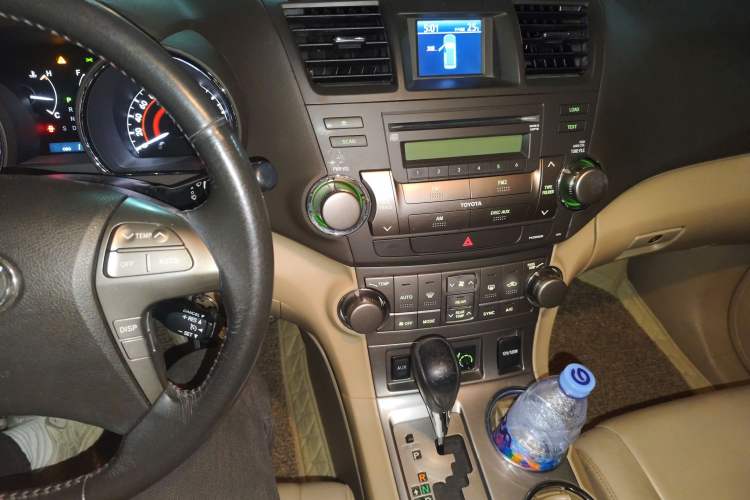 Used Toyota Highlander 2009 2.7L Two-Wheel Drive 7-Seater Luxury Edition
