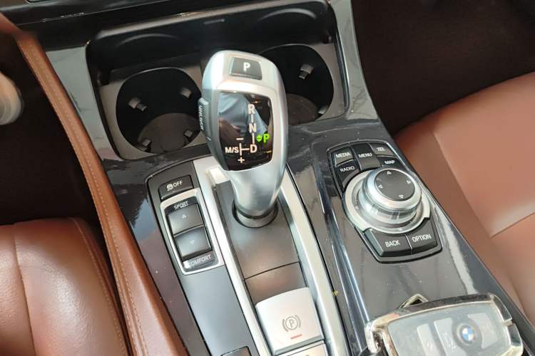 Used BMW 5 Series 2014 520Li Elegant Model
