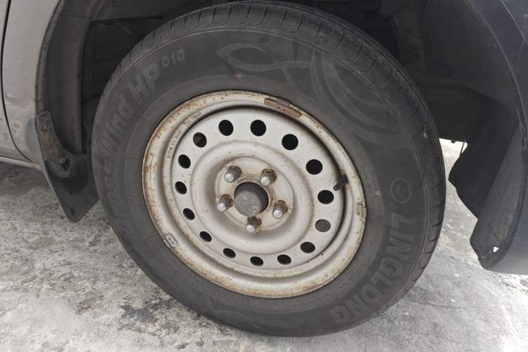 Used FORTHING Lingzhi 2013 V3 1.5L 7-Seater Standard Model II
