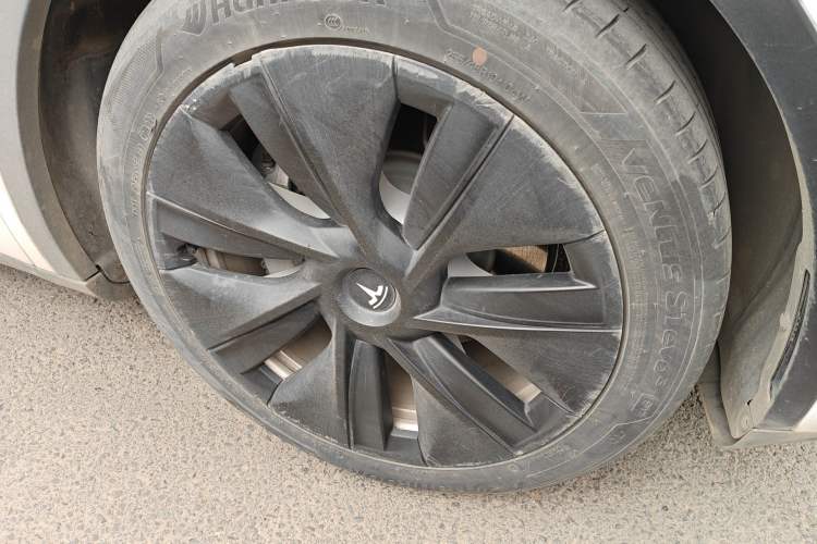 Used Tesla Model Y 2021 Long-Range All-Wheel-Drive Version 3D7