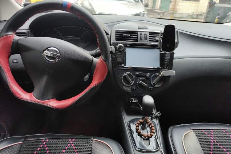 Used Nissan Tiida 2013 1.6L CVT Cool Cafe Edition Center Console