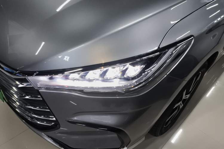 Used BYD Song MAX New Energy 2022 DM-i 105KM Flagship Model
