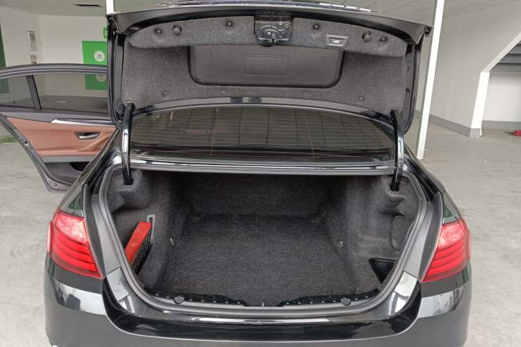 Used BMW 5 Series 2014 520Li Elegant Model Trunk