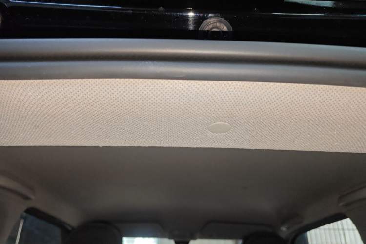 Used Wuling Hongguang MINIEV 2021 Macaron Premium Model – Lithium Iron Phosphate Headliner