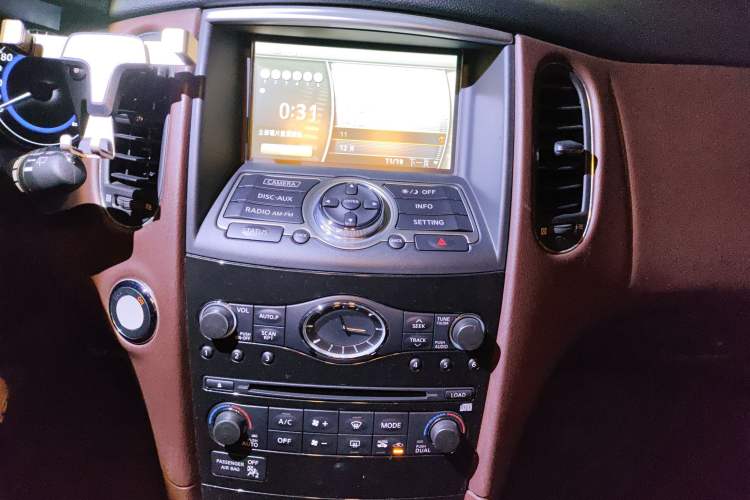 Used Infiniti QX50 2013 2.5L Two-Wheel-Drive Elegant Edition Audio And AC Panel