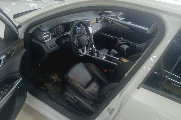 Used Lynk & Co 01 2019 2.0T Two-Wheel-Drive Pro Version China VI Standard Driver Seat