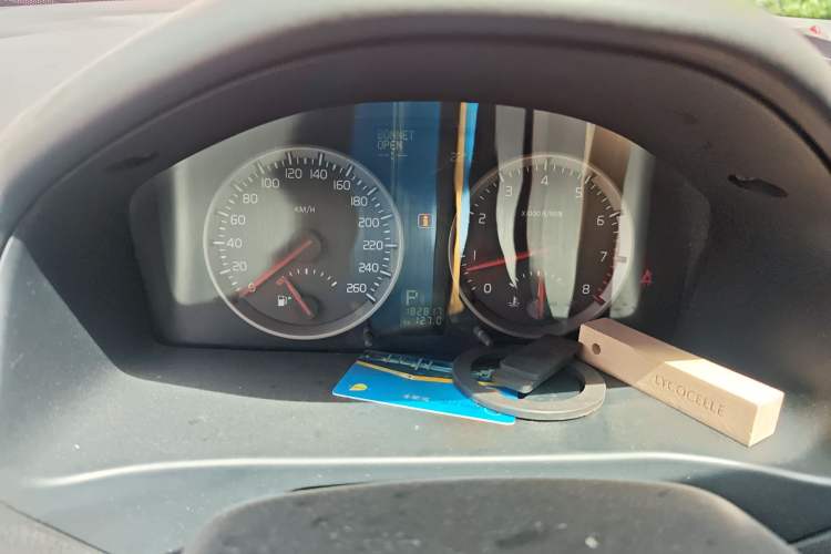 Used Volvo S40 2006 2.4i Instrument Cluster