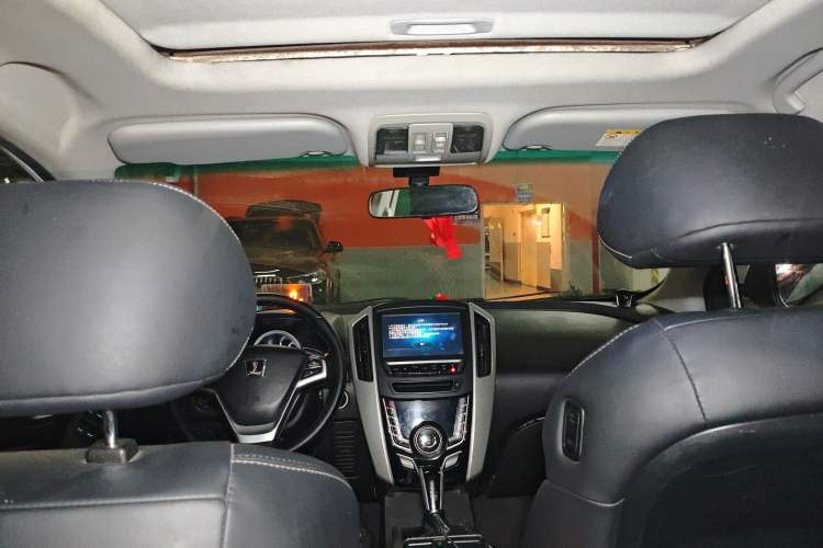 Used Luxgen U6 SUV 2015 1.8T ZhiZun Model