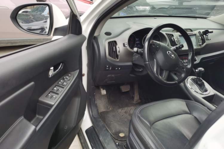 Used Kia Sportage R 2015 2.0L Automatic Two-Wheel Drive DLX Model
