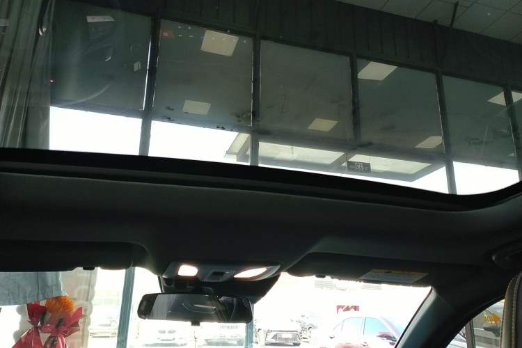 Used Changan UNI-V 2023 1.5T Smart Navigation Version
