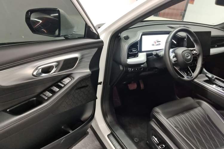 Used GAC Trumpchi GS8 2025 Linghang Series 2.0 TGDI Two-Wheel-Drive Luxury Edition 5 Seats Driver Seat