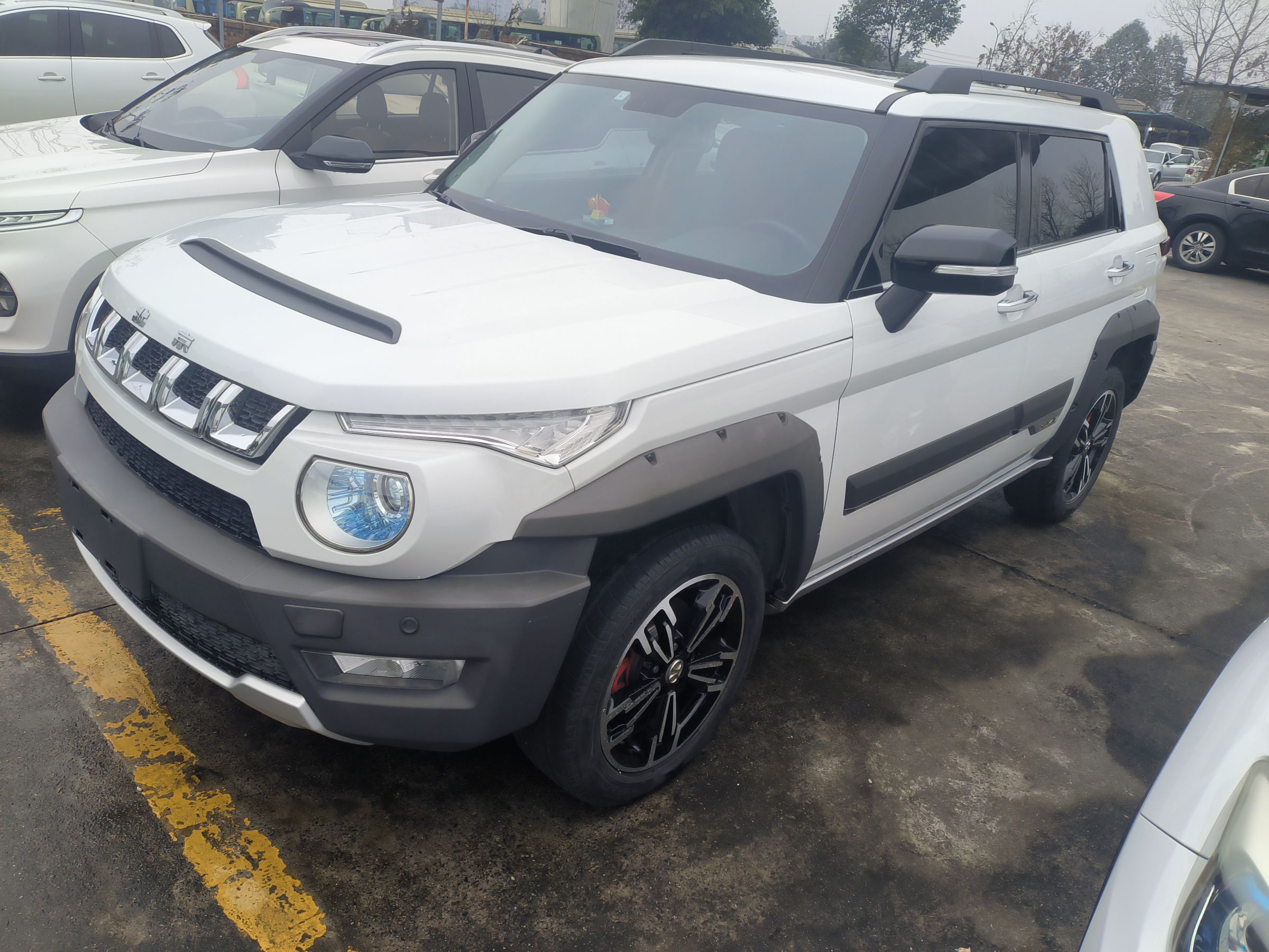 تحت مقدمة السيارة