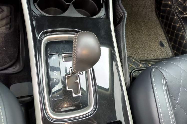 Used Mitsubishi Outlander 2020 2.4L 4x4 Prestige Edition 7-Seater Gear Lever
