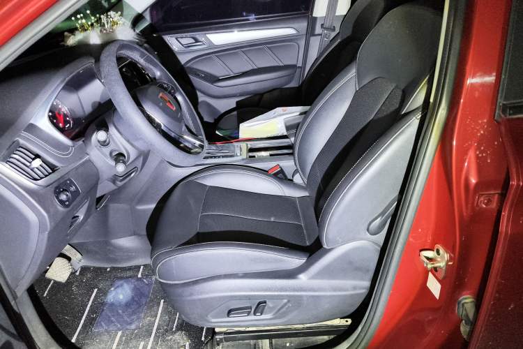 Used Roewe RX5 2019 20T Two-Wheel Drive Automatic Ali Smart Connectivity Platinum Edition
