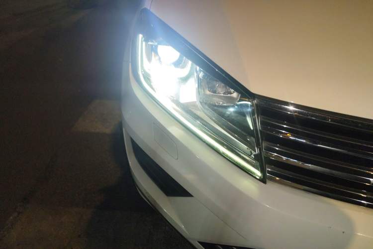 Used Volkswagen Touareg 2016 3.0 TSI Ignis Edition Right Front Headlight