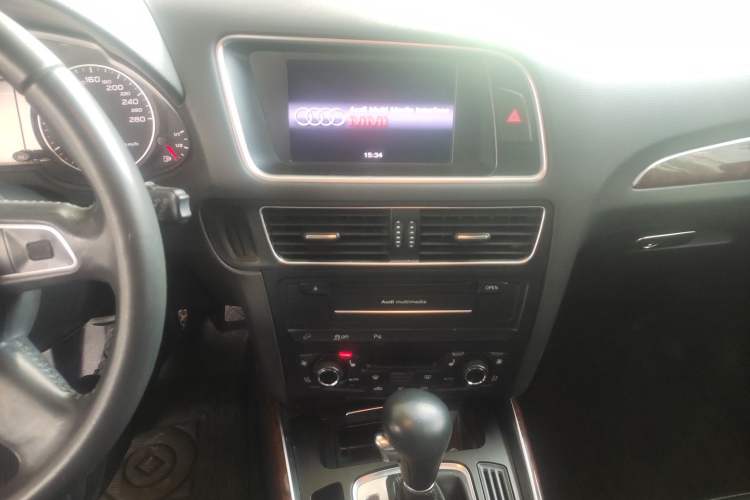 Used Audi Q5 2012 2.0TFSI Comfort Version Audio And AC Panel