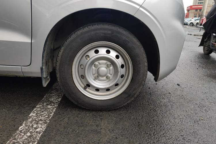 Used Wuling Hongguang V 2022 1.5L Jingqu Version Hydraulic Power Steering LAR