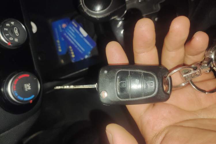 Used Kia K2 2015 Hatchback 1.4L AT GLS Cool Edition Vehicle Key