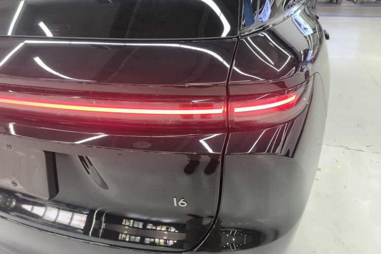 Used Li Auto i6 2025 Model Two-Wheel-Drive Standard Type
