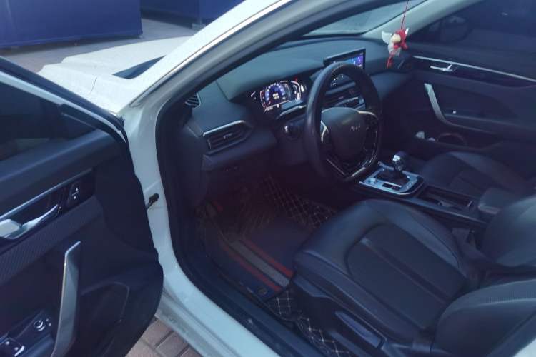 Used Dongfeng Aeolus Yixuan 2020 230T Automatic Dazzle Track Edition
