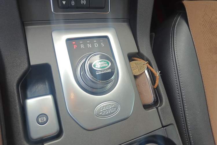 Used Land Rover Discovery 2016 3.0 SC V6 SE Gear Lever