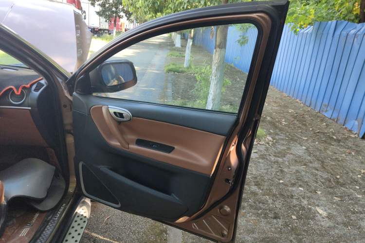 Used Luxgen Great 7 SUV 2013 Limited-Edition Sharp Edition 2.2T All-Wheel-Drive Prestige Model Interior 5