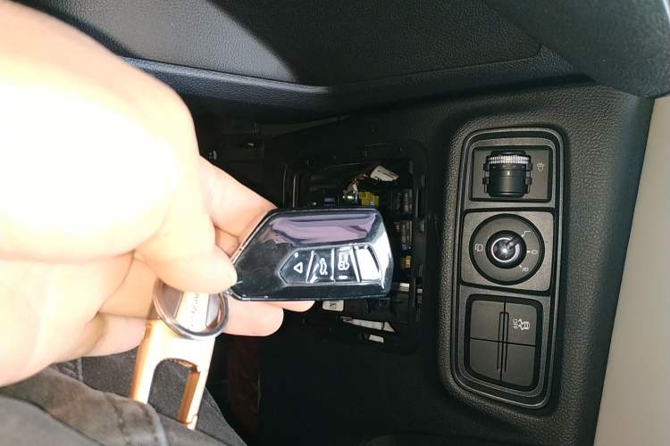 Used SOL X8 PLUS 2023 1.5 TGDI DCT Smart Home Edition 7-Seater