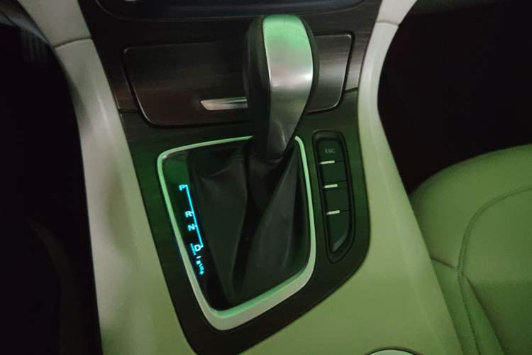 Used Huasong 7 2017 2.0T Automatic Elite Edition Gear Lever