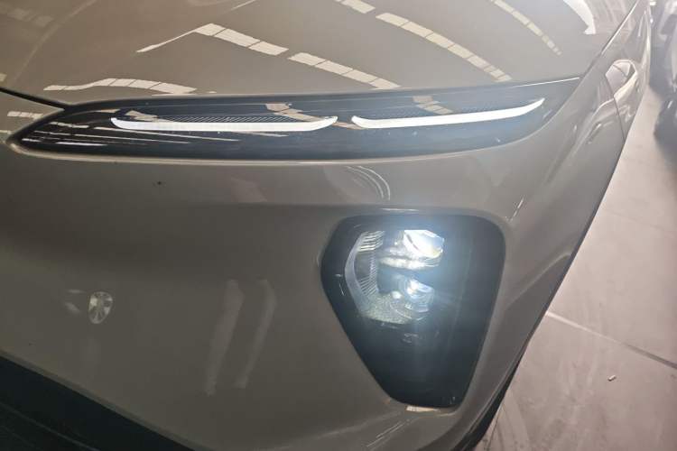 Used Nio ES6 2023 75 kWh Left Front Headlight