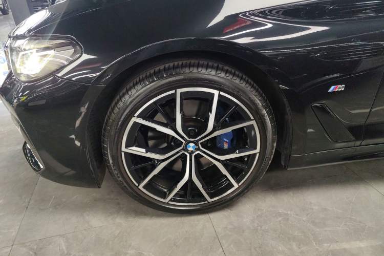 Used BMW 5 Series 2021 530i M Sport Package Left Front Wheel Hub